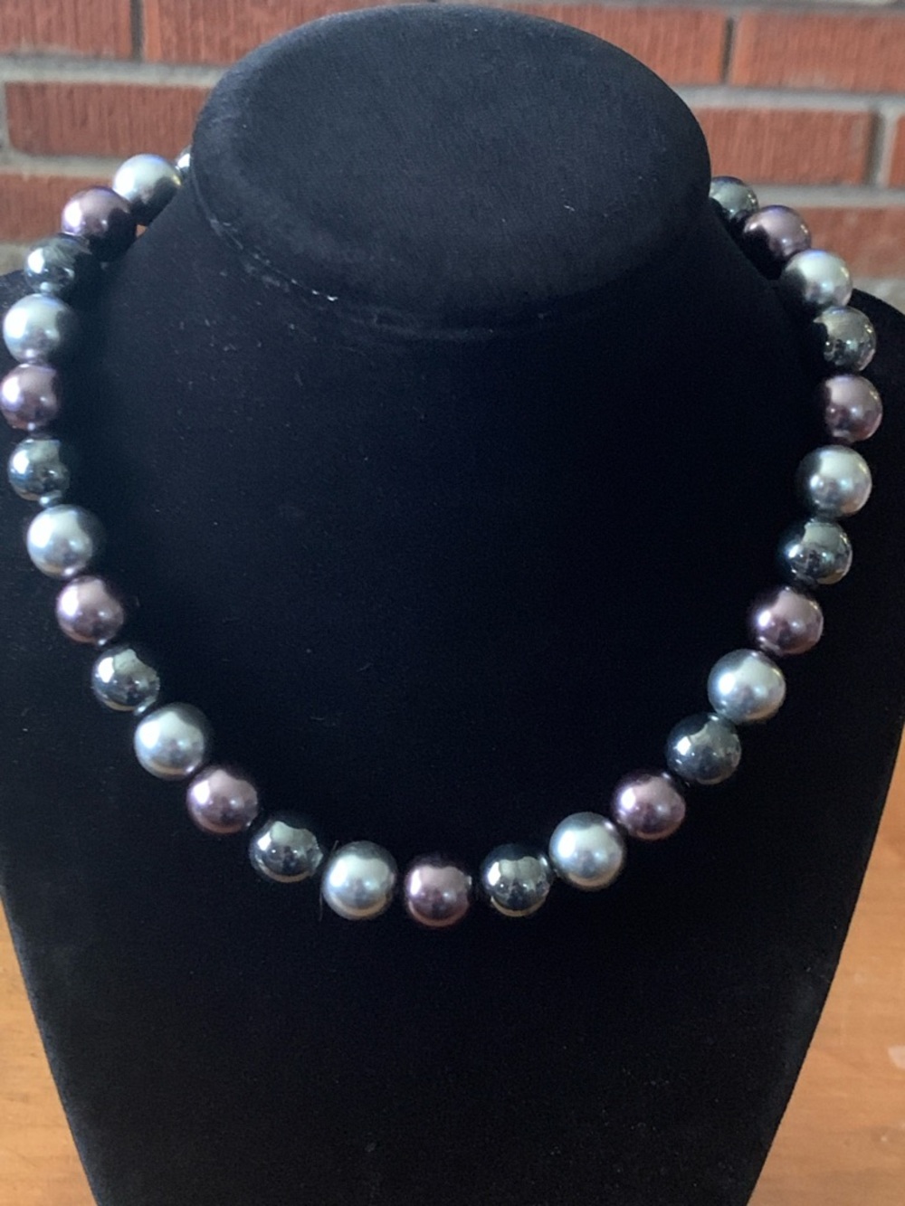 Classic Faux Pearl-Style Beaded Necklace in Gray and Purple